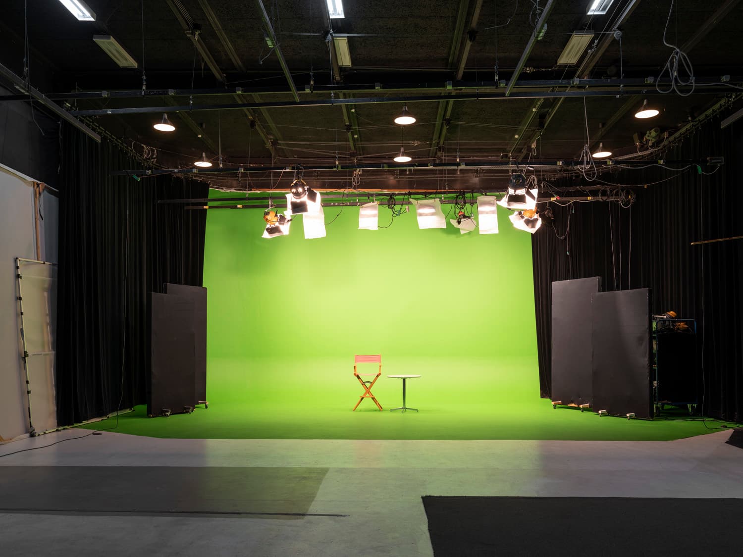 Studio 1-2
